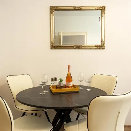 Apartment Old Town Sixteen *